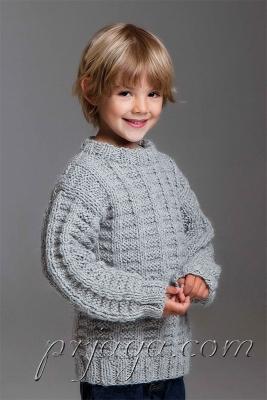 Пуловер спицами для мальчика вафельным узором