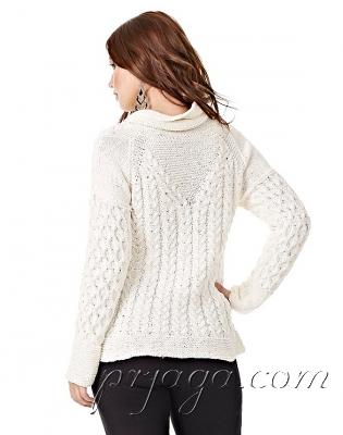Белый вязаный пуловер