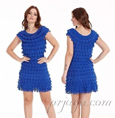 Синее платье с рюшами крючком