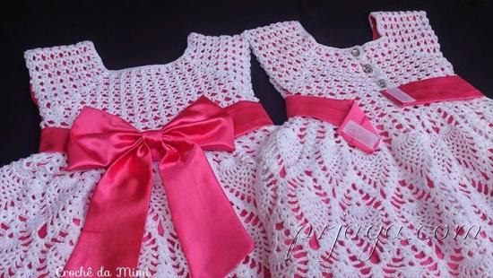 Платье крючком для девочек близняшек