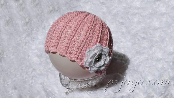 Розовая летняя шапочка крючком для девочки