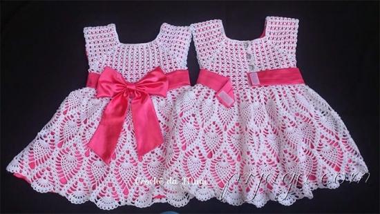 Платье крючком для девочек близняшек