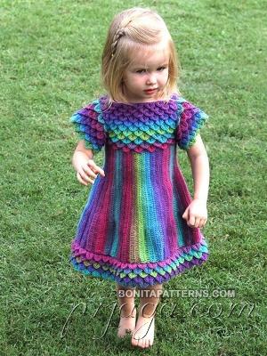 Вязаное платье с чешуйками 