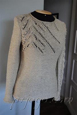 Красивый пуловер спицами с асимметричным рисунком