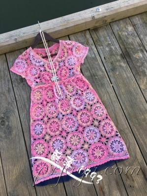 Платье крючком из мотивов «Розовый с голубым»